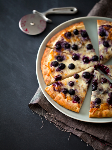 1-blueberry-pizza-cut-001